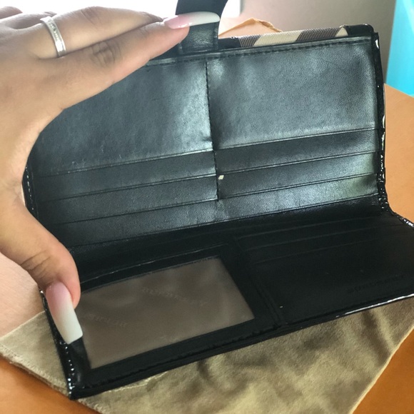 Burberry Crossbody with Matching Wallet - Picture 7 of 7